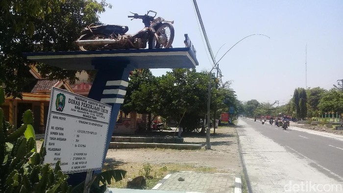 Terlalu! Motor Rongsokan Display Monumen Kecelakaan Pun Dicuri