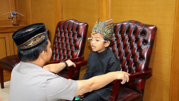 Abigail bocah penderita autoimun akhirnya bertemu Kapolri Jenderal Tito Karnavian 