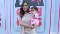 Lama tak muncul Yasmine makin seksi dan cantik saja. (Foto: Yasmine Wildblood (Hanif/detikHOT)