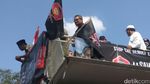 Aksi Jonru Panas-panasan Bela Rohingya di Kedubes Myanmar