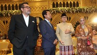 Ketua MPR Zulkifli Hasan, dan Ketua DPP PPP Romahurmuziy dan pimpinan MK juga hadir.