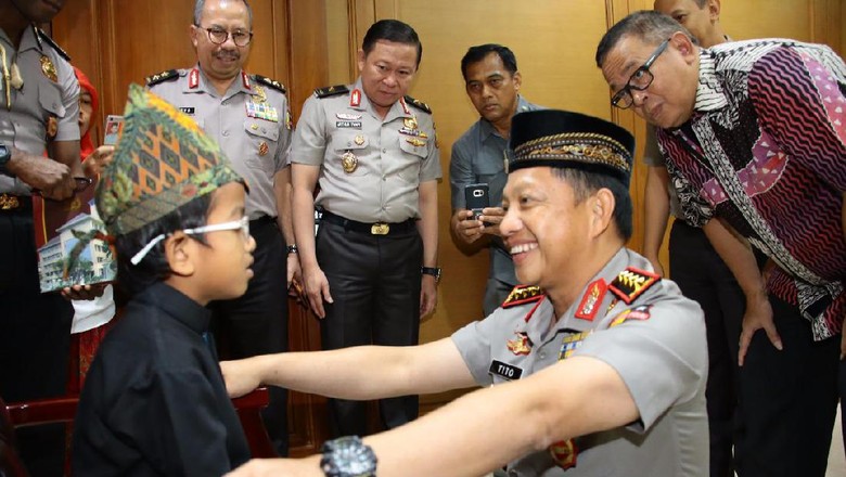 Haru! Jawaban Bocah Autoimun Saat Ditanya Cita-citanya oleh Kapolri Haru! Jawaban Bocah Autoimun Saat Ditanya Cita-citanya oleh Kapolri