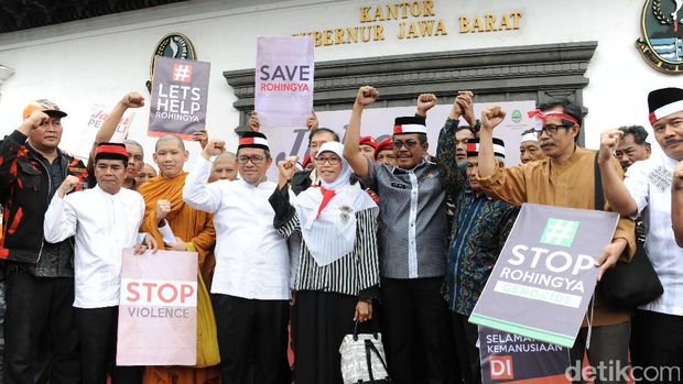 Gubernur Aher Pimpin <i>Long March</i> Jabar Peduli Rohingya