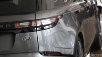 Range rover di segmen Sport Utility Vehicle (SUV) mid-size ini didukung dengan dua pilihan mesin. Pertama mesin bensin baru 4 silinder Ingenium 2,0 liter yang memiliki tenaga puncak 246.58 hp dan torsi 365 Nm yang membuat mobil ini mampu berlari 100 km/jam dalam 6,7 detik. Selanjutnya mesin V6 3,0 liter dengah suntikan supercharger yang mampu menghasilkan tenaga puncak 374.8 hp dan torsi 450 Nm yang mengantarkannya berakselerasi 0-100 km/jam dalam 5,9 detik.