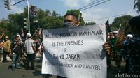 Bareng Bang Japar, Jonru Ikut Aksi Bela Rohingya di Kedubes Myanmar