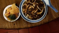 Sup ular dapat traveler temukan di Jalan Sheung Wan Jubilee no 13, Hong Kong. Ini jadi kuliner ekstrem di sana! (Bobby Yip/Reuters)