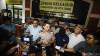 Andry menyebut Perkenalan korban dengan pelaku dimulai sejak tanggal 23 Agustus 2017 bermula saat korban memesan ojek online dengan aplikasi Grab yang diterima oleh pelaku.