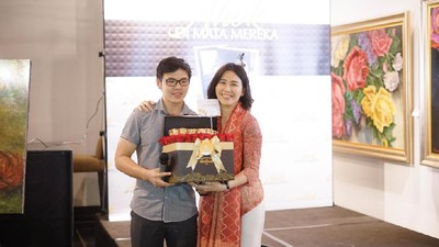 Momen-momen Haru dan Bahagia Ultah ke-20 Pernikahan Ahok-Vero