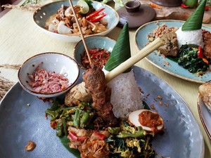 Ada Ayam Besengek dan Bakwan Malang Rasa Autentik di Resto Homey Ini