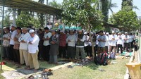 massa peserta Aksi Bela Rohingya memadati areal Masjid An Nuur, Sawitan, Kabupaten Magelang. Rangkaian aksi diawali dengan salat Jumat siang tadi. (Pertiwi/detikcom)