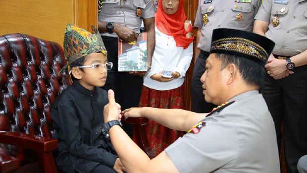 Abigail bocah penderita autoimun akhirnya bertemu Kapolri Jenderal Tito Karnavian