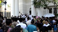Jenazah Arslan akan dimakamkan di pemakaman yang terletak di Ponpes Djunaid Buaran, Pekalongan.