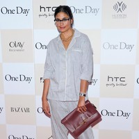 Sutradara Sofia Coppola menunjukkan sisi uniknya di MET Gala 2013 dengan piama mengilap rancangan Marc Jacobs. Foto: Getty Images