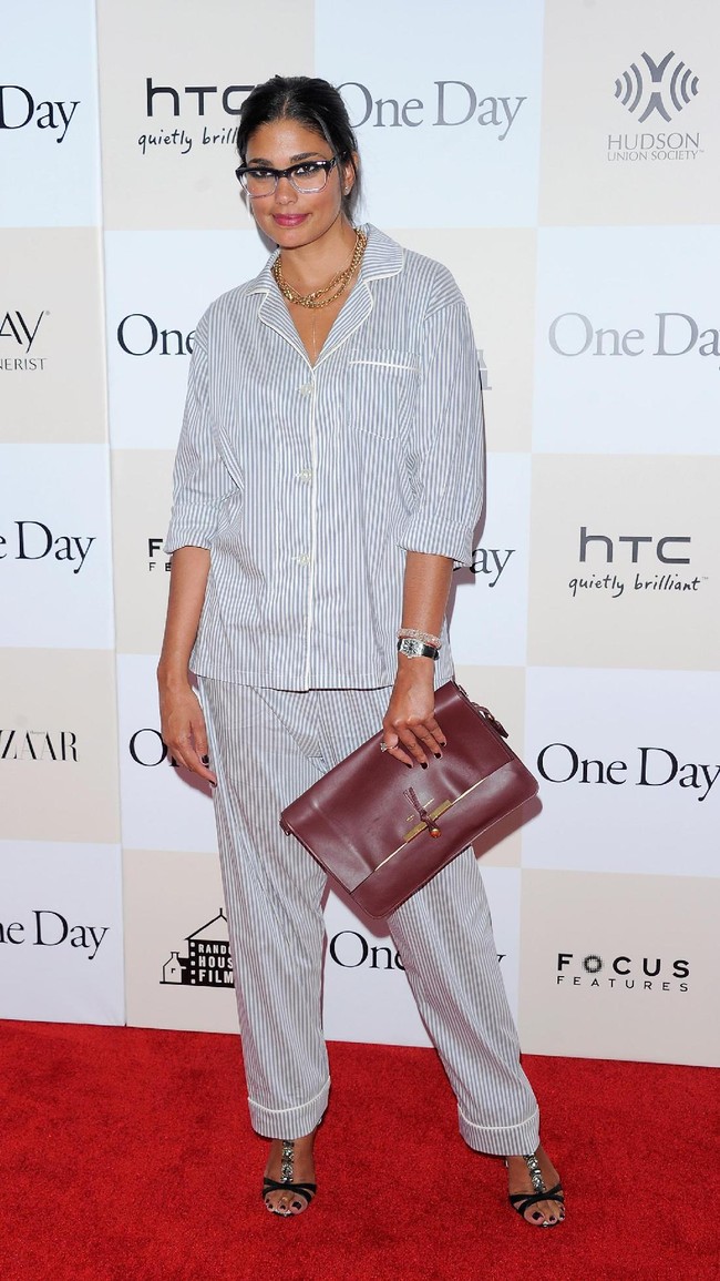 Sutradara Sofia Coppola menunjukkan sisi uniknya di MET Gala 2013 dengan piama mengilap rancangan Marc Jacobs. Foto: Getty Images