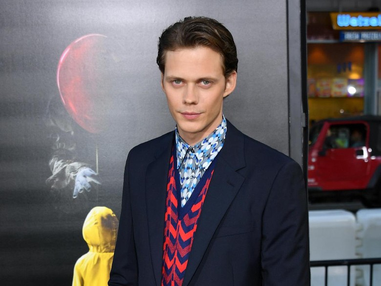 Bill Skarsgard, Si Ganteng di Balik Topeng Badut It Bill Skarsgard, Si Ganteng di Balik Topeng Badut It