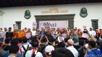 Aksi peduli Rohingya di halaman Gedung Sate, Kota Bandung.