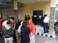 Warga Kampung Tipar Sukabumi Jemput Jenazah Korban Pembacokan