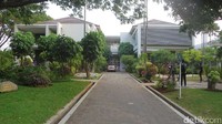 Tepat di belakang GOR, terdapat asrama bagi para atlet PB Djarum. Banyaknya pepohonan membuat area asrama terasa rindang. (Foto: Novita Dewi Salusi/detikSport)