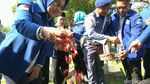 Melihat Sylviana Murni Ziarah di Kalibata dengan Jas Biru PD
