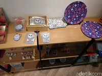 Pernak-pernik unik yang dijual di Super Mama (Tri Ispranoto/detikTravel)