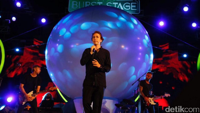 Encore Berulang Kali, Mew Puaskan Penonton Soundrenaline 2017