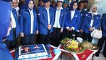 Melihat Sylviana Murni Ziarah di Kalibata dengan Jas Biru PD