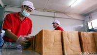 Roti buatan para napi itu juga dijual ke UPT Pemasyarakatan sekitar Jakarta.
