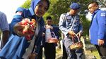 Melihat Sylviana Murni Ziarah di Kalibata dengan Jas Biru PD