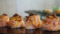 Gimana Ya Rasanya Sushi yang Diracik dengan Sambal Roa?