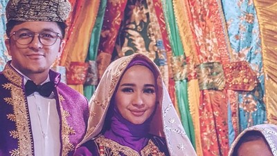 Keluarga Baru Laudya Cynthia Bella, Nikita Willy Pamer Kaki Mulus