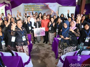 Saat Menteri Pariwisata Bagi-bagi Hadiah di Banyuwangi