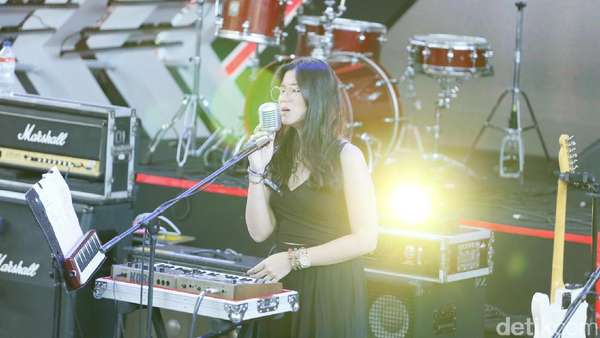 Menyambut Senja Bersama Danilla Menyambut Senja Bersama Danilla