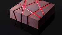 Yang ini tak kalah unik. Cake Chocolate Block punya tekstur sangat cantik dengan paduan cokelat Valrhona yang nikmat. Foto: Dinara Kasko