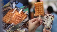 Ini jajanan paling unik di Jogja. Waffle Toby yang dijual di Jalan Kapas II Semaki, Jogjakarta ini dijual dengan harga Rp 3-5 ribu. Rasanya ada keju, vanilla hingga cokelat. Nyam!