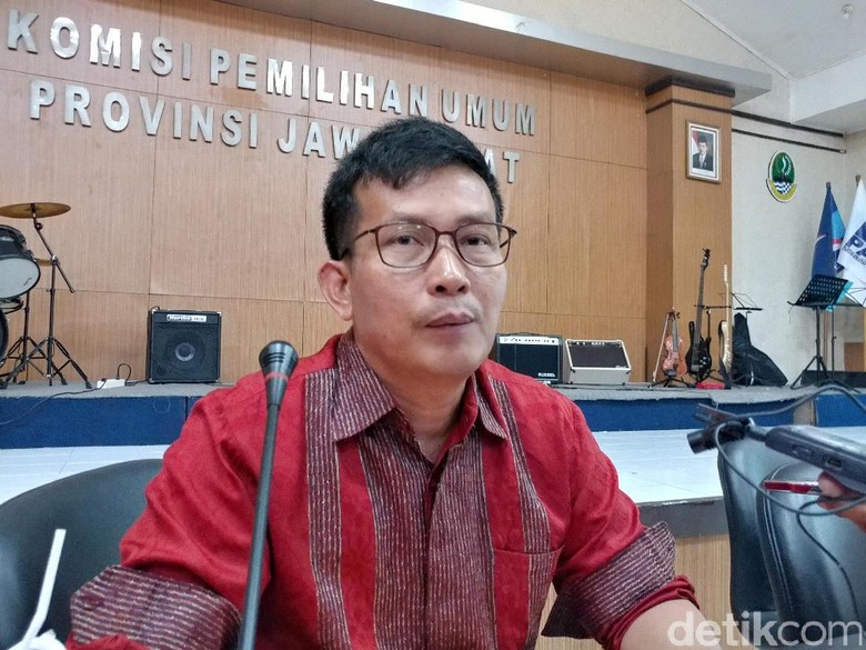KPU Jabar Verifikasi 32,5 Juta Pemilih untuk Pilgub Jabar KPU Jabar Verifikasi 32,5 Juta Pemilih untuk Pilgub Jabar