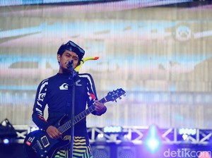 Buka Soundrenaline 2017 Hari Kedua, Rocket Rockers Menyelam di Bali