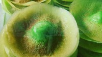 Kue serabi gaya Betawi ini rasanya legit dengan pinggiran renyah manis. Enak dimakan selagi hangat.Foto: Istimewa