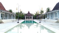 Dalam website resmi Plenilunio Villa, lokasinya berada di Jl Batu Nunggalan, Uluwatu, Jimbaran (Plenilunio Villa)