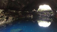 Jameos del Agua Restaurante di Pulau Canary, Spanyol meliputi gua dan sebagian volcanic tube. Sehingga pengunjung bisa berjalan melewatinya untuk sampai gua besar dan danau garam transparan. Di sana ada jalan menuju restoran dan bar bawah dimana buka tiga kali seminggu. Tamu bisa makan malam dan berdansa.