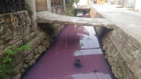 detikcom yang berada di lokasi, juga menyaksikan perubahan warna itu. Untuk hari Minggu ini, warna berubah di kisaran pukul 16.15 WIB.  