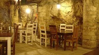 Marsden Grotto yang dikenal sebagai The Grotto, merupakan pub di Inggris. Bangunannya sudah ada sejak tahun 1780an. The Grotto merupakan salah satu dari cave bar yang ada di Eropa. Makanan andalannya berupa seafood.