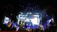 Sejumlah hits dibawakan Jet tadi malam. (Dicky/detikHOT)