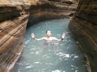 Aliran air yang tenang dan dangkal, sehingga aman untuk berenang (Bahtiar/detikTravel)