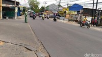Mengebut membelah sunyinya jalan Peta Barat dan Selatan dengan degub jantung berdetak kencang. 