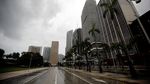 Ombak Tinggi dan Angin Kencang Menghempas Florida, Warga Sembunyi