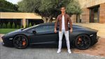 Duh Bikin Iri, Foto Cristiano Ronaldo Mejeng dengan Mobil Mewahnya