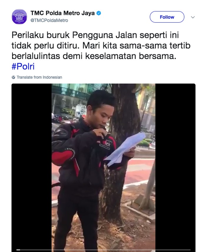 Masuk Jalur Busway, Pemotor Ini Malah Galak Saat Ditilang