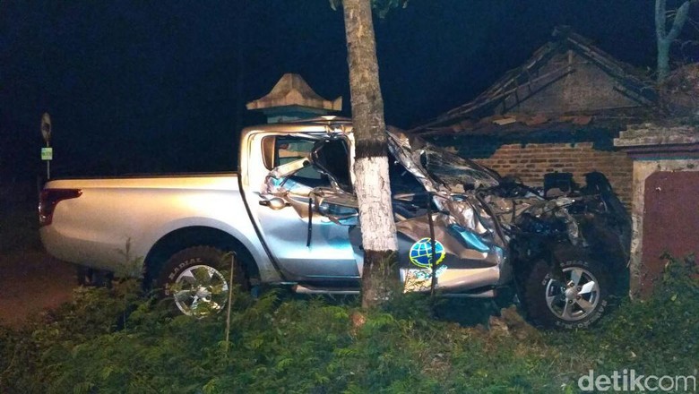 Diduga Sopir Ngantuk, Mobil Dishub Tabrak Bus di Purbalingga Diduga Sopir Ngantuk, Mobil Dishub Tabrak Bus di Purbalingga