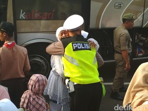 Kedatangan Jemaah Haji Trenggalek Disambut Tangis Haru