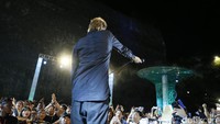 “We want more!” teriak ratusan penonton terus-terusan. (Dicky/detikHOT)